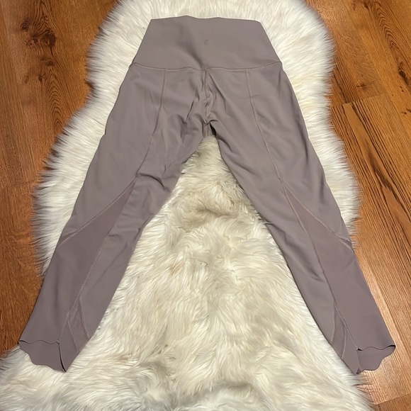 Lululemon Wunder Under Crop II - Picture 7 of 9